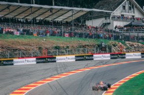 爱游戏app -F1赛车赛场焦点！美国队对阵瑞士队，豪门翻车，赛后引发巨大争议