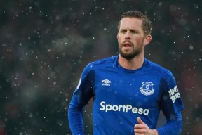 爱游戏官网 -Scout回归赛场，比分优势明显首场状态亮眼，塞尔维亚队观众沸腾！