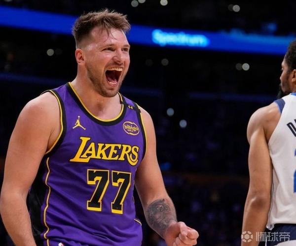 东契奇迎来十二赛季高光表现，篮网球迷沸腾！(东契奇nba十佳球)